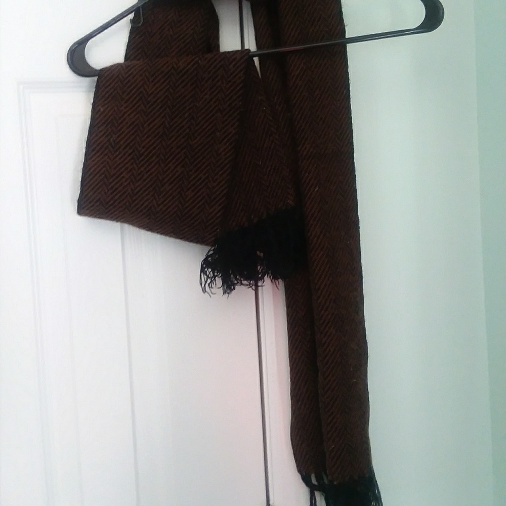 Brown/black chevron pattern scarf